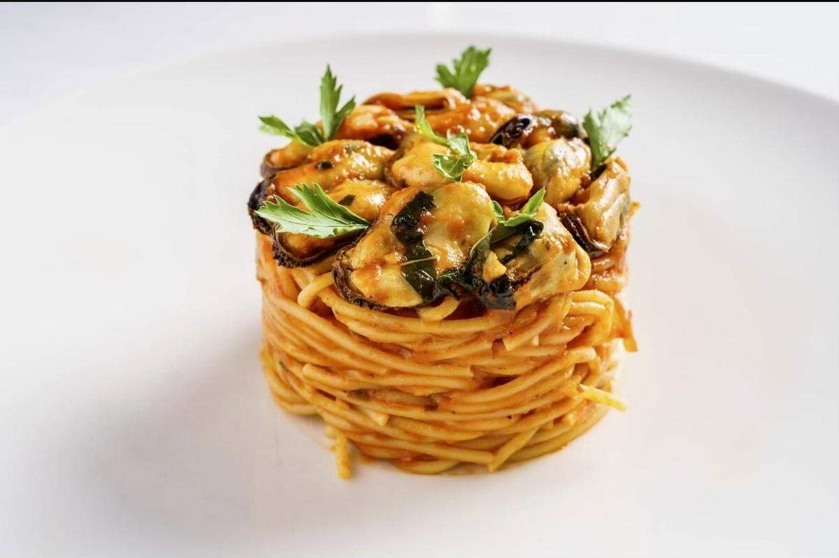 Spaghetti with mussels at Acquario Italian Seafood.