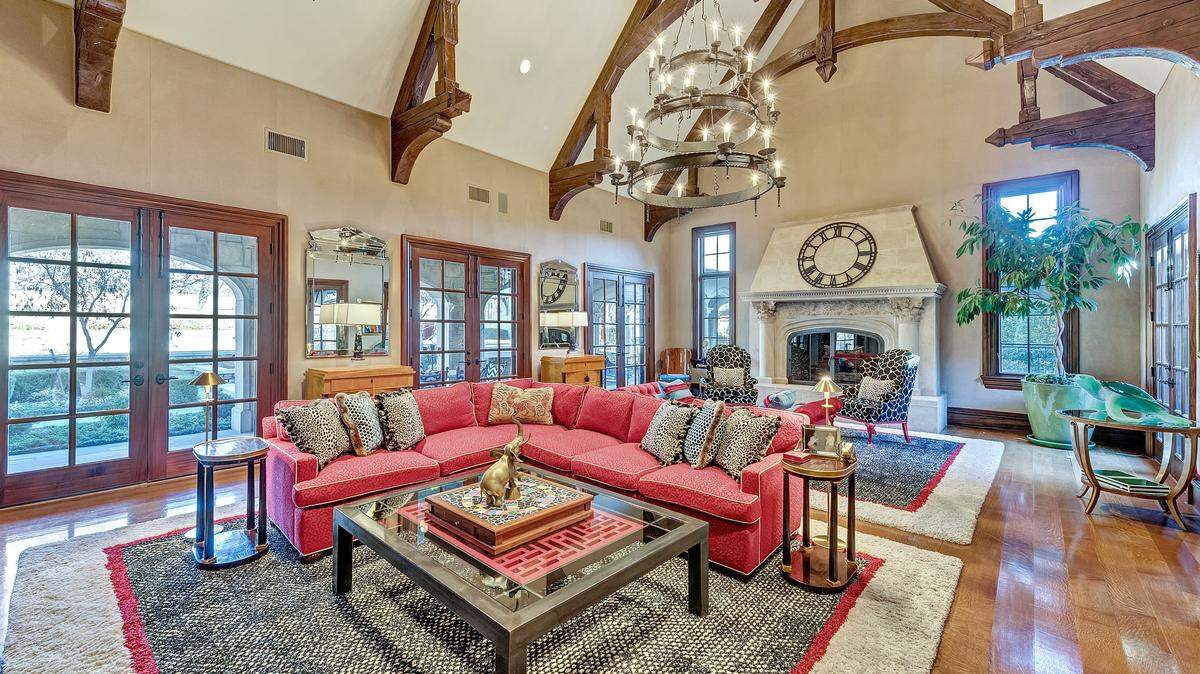 The home at 2006 Navasota Cove will auction without reserve to the highest bidder.