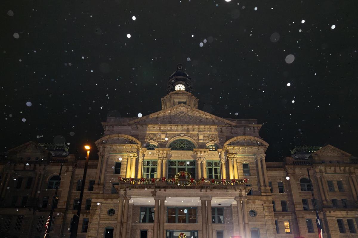 The Tarrant County Courthouse is photographed as light snow begins to fall in downtown Fort Worth on Thursday, Jan. 9, 2025.