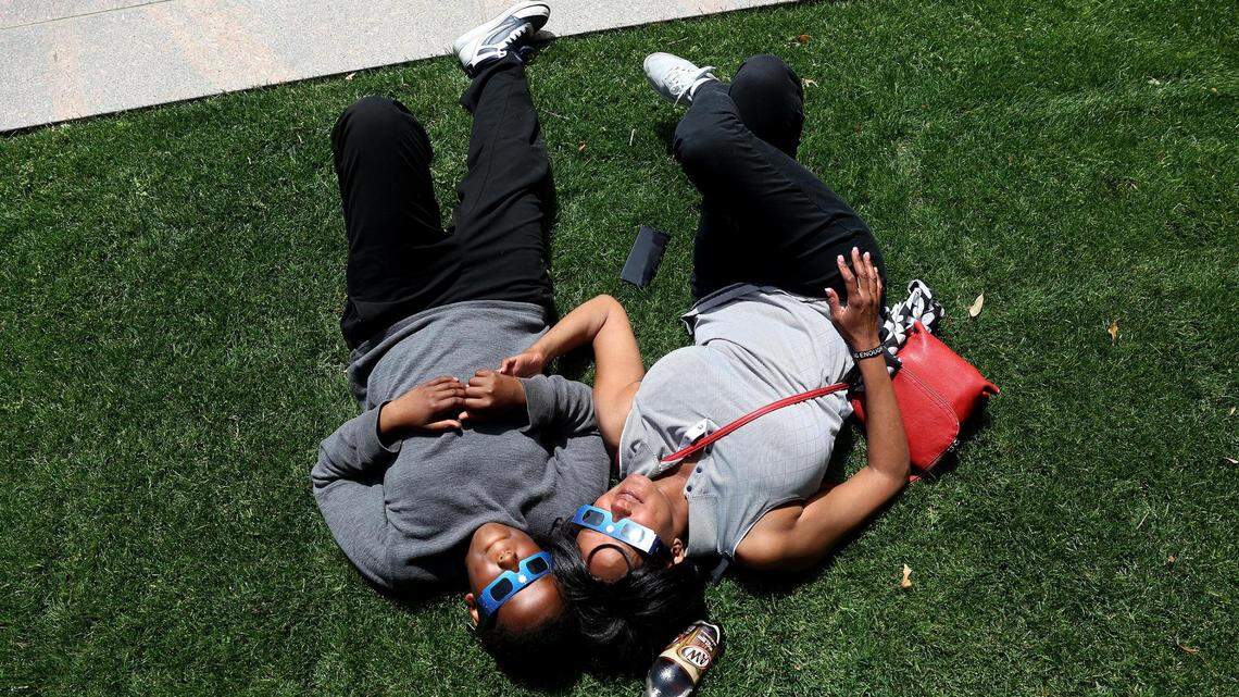 ‘Move that cloud!’ For a few magical seconds, Fort Worth gets glimpse of diamond ring