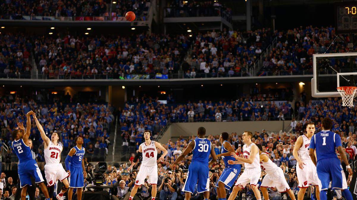 Kentucky Wildcats guard Aaron Harrison (2) makes a shot in the closing seconds as the Wildcats play the Badgers in Game 2 of the NCAA Final Four semifinals in Arlington,Texas, Saturday, April 5, 2014. (Star-Telegram/Ron Jenkins)
