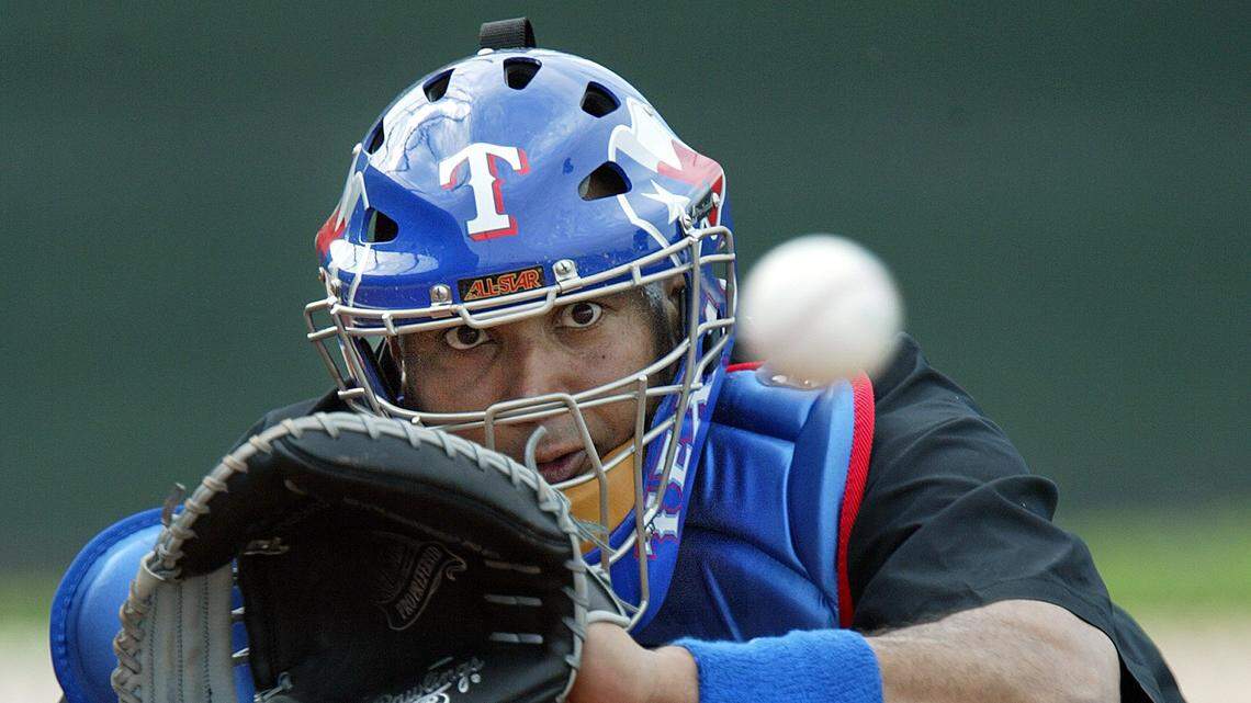 Sandy Alomar Jr. played for the Rangers in 2005 and lives in Dallas. The Cleveland Indians’ first-base coach is a candidate to replace Jeff Banister as manager.