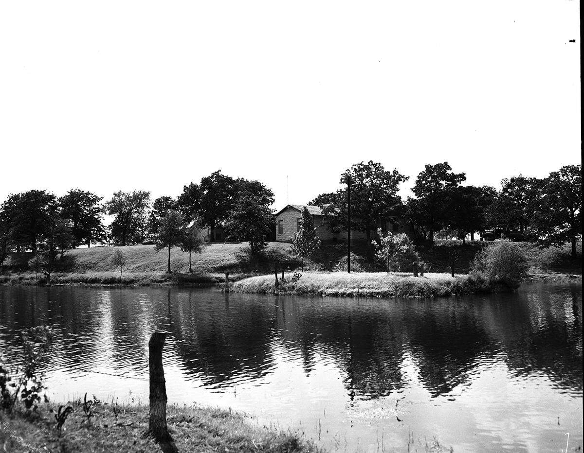 Aug. 26, 1952: A ranch type home of Mr. and Mrs. A.C. Stone. The backyard slopes down to Grapevine Lake.