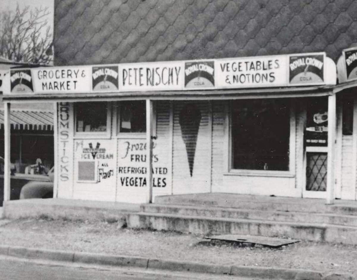 Riscky’s opened in 1927 on Azle Avenue. This building stood until 1950.