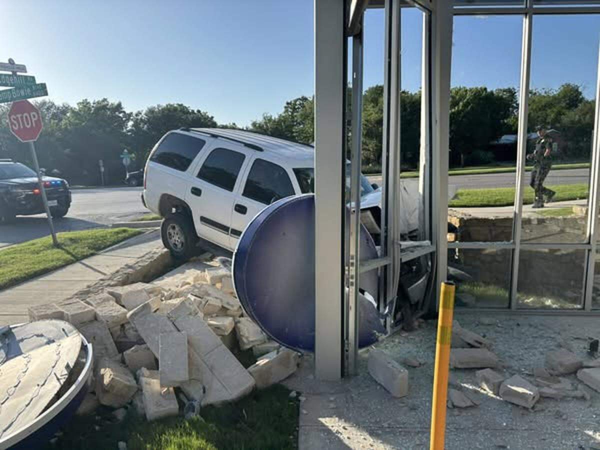 A driver lost control during a police chase and crashed into the corner of a car wash building in west Fort Worth, White Settlement police said.