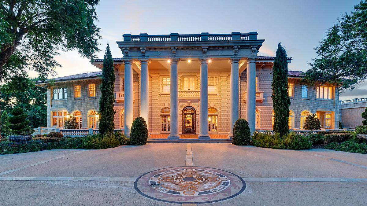 The Baldridge House, designed in the early 1900s, became a Texas Landmark in 1978. 
