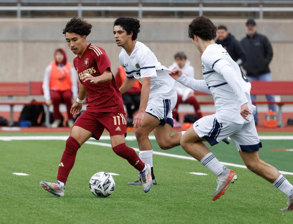 Saginaw Saul Ruiz (11) dribbles the balll in front of two Highland Park defenders during the Class 5A D2 UIL state semifinal boys soccer playoff game at Buddy Echols Field in Coppell, Texas, Saturday, Apr. 05, 2025.