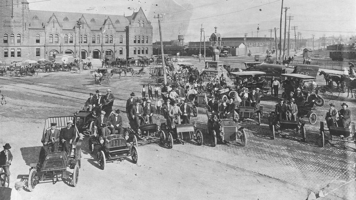 Fort Worth’s automobiles lined up in front of the Texas & Pacific Railway Station. If the photo was actually taken in 1902 as claimed, it shows that Henry R. Cromer wasn’t the only Fort Worth resident to have a car in 1902. The owners identified here include (in no particular order) William G. Turner, Andrew E. Want, Jacob Washer, Henry L. Cromer (Henry R. Cromer’s son), and Carl Zane-Cetti.