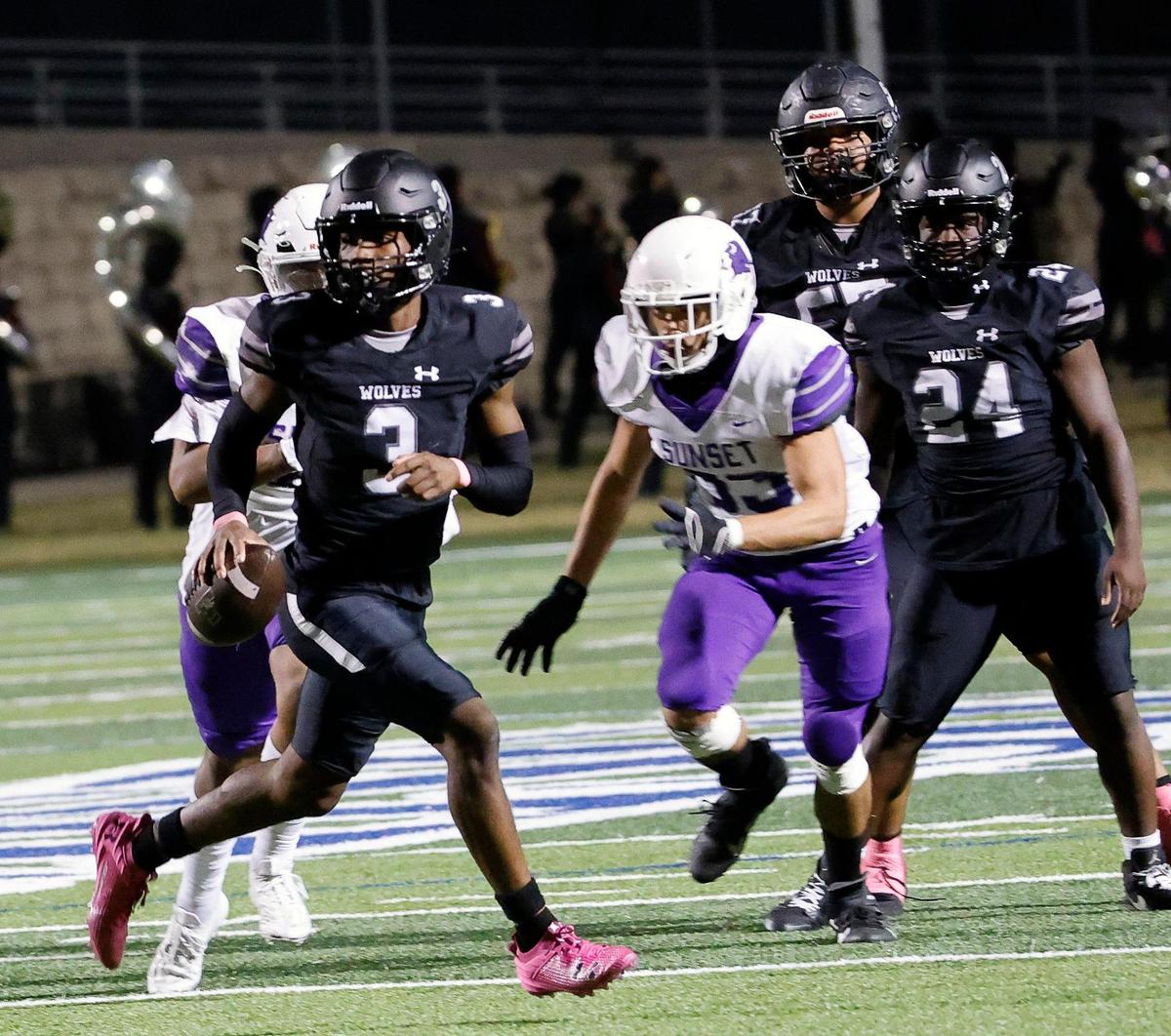 Timberview quarterback Cameron Bates (3) scrambles out of the backfield for a 29 yard touchdown run in the first half of a UIL football game at Vernon Newsom Stadium in Mansfield, Texas, Thursday, Oct. 19, 2023.