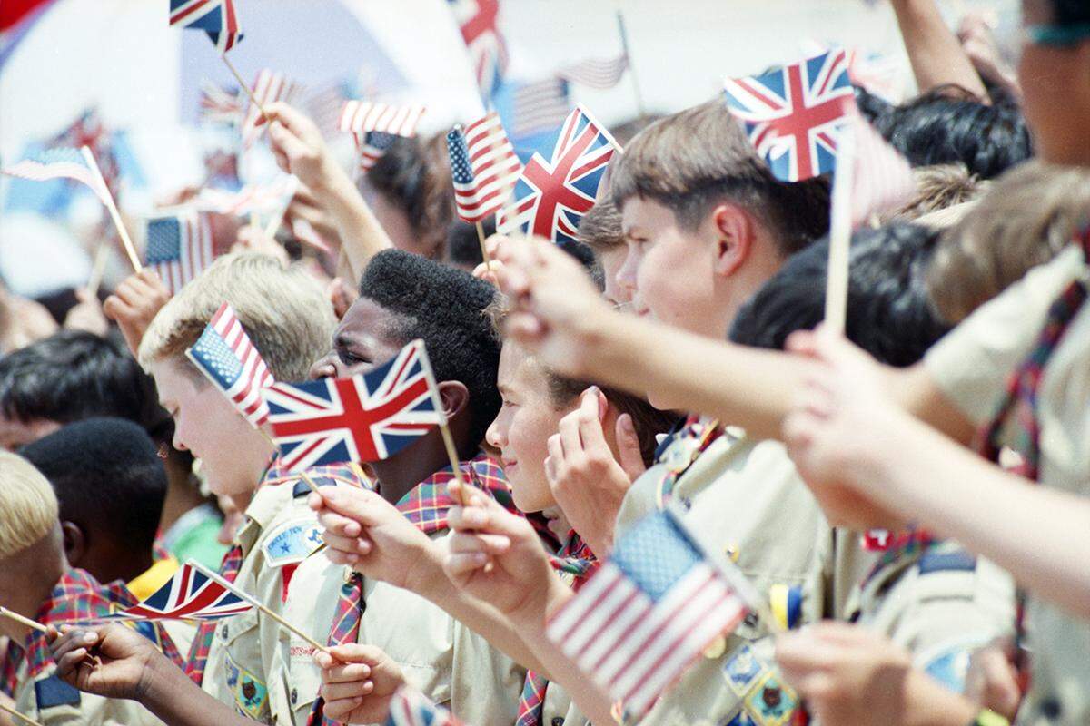 A side view of a crowd of Boy Scouts with flags at Love Field on May 21, 1991.