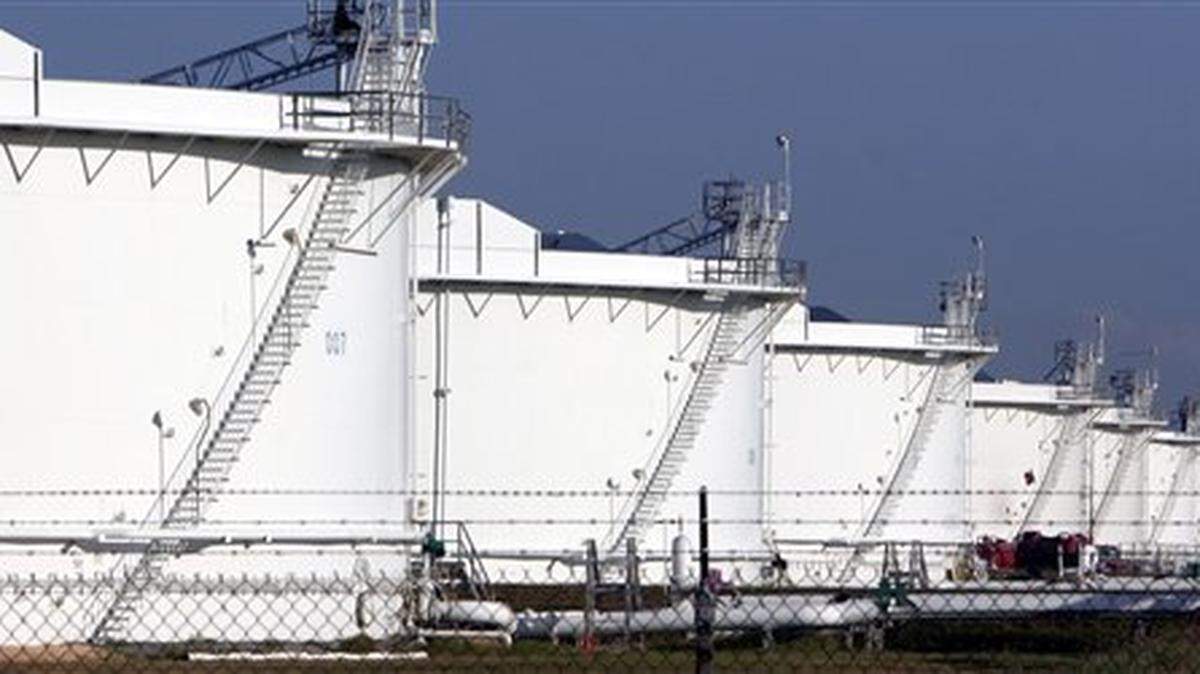 Rows of storage tanks dot the land at the Alliance ConocoPhillips refinery in Alliance, La., in lower Plaquemines Parish on Thursday, April 13, 2006. (AP Photo/Alex Brandon)