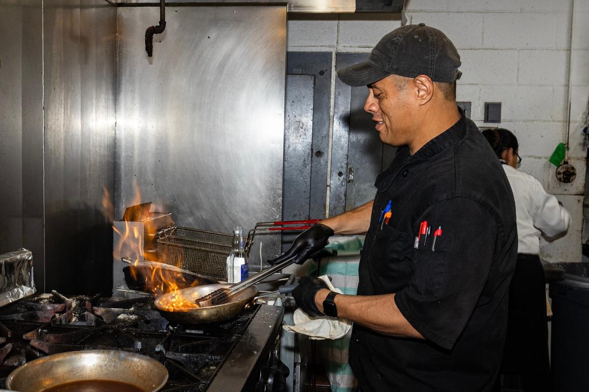 Louis Castro, the head chef at Italianni’s, makes a sauce flambé during service at the restaurant in Hurst on Tuesday, July 9, 2024.