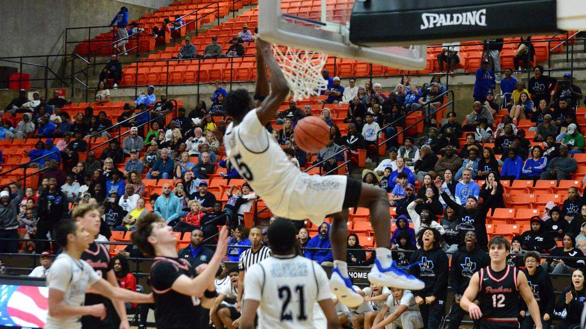Mansfield Summit’s Ian Sedah throws down a dunk against Colleyville Heritage in the boys Class 5A Division 2 Region I Final on Friday, February 28, 2025 at Wilkerson-Greines Activity Center in Fort Worth, Texas. Summit defeated Colleyville Heritage 59-43.