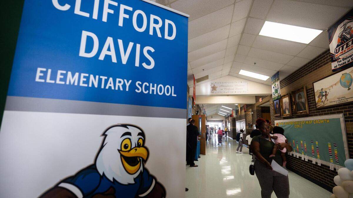Students arrive to campus on the first day of school Monday, Aug. 15, 2022, at Clifford Davis Elementary School in Fort Worth.