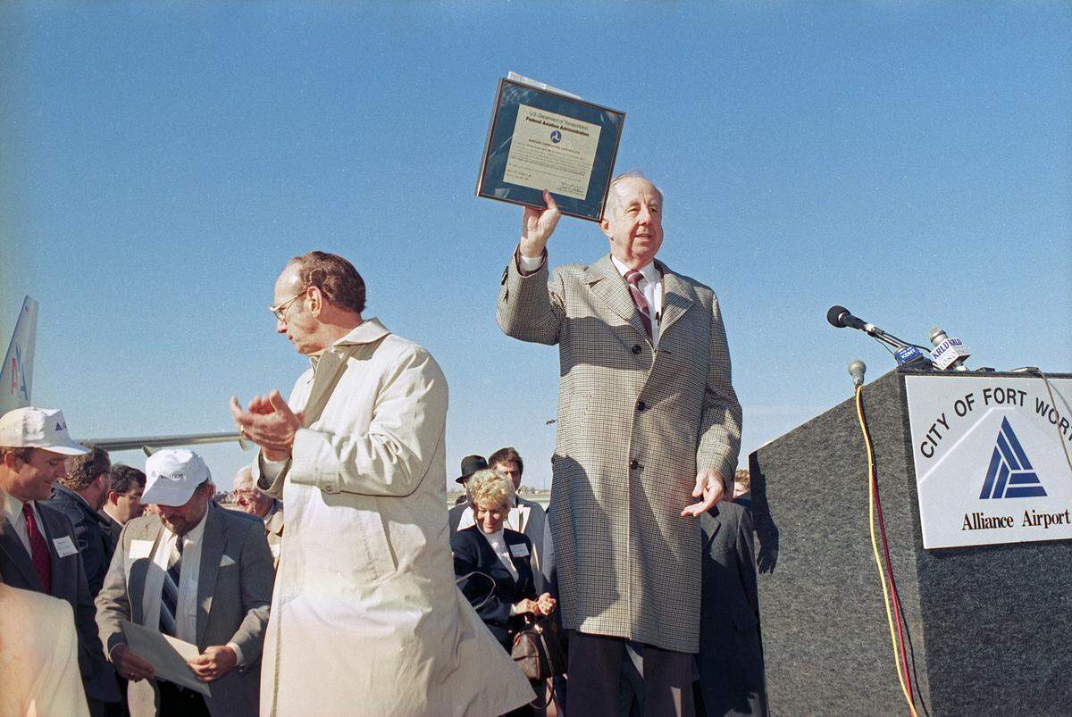 Dec. 14, 1989: Fort Worth Mayor Bob Bolen shows off the certificate of operation for Alliance Airport from the Federal Aviation Administration during inauguration ceremonies for the new $35 million airport, attended by more than 300 spectators.