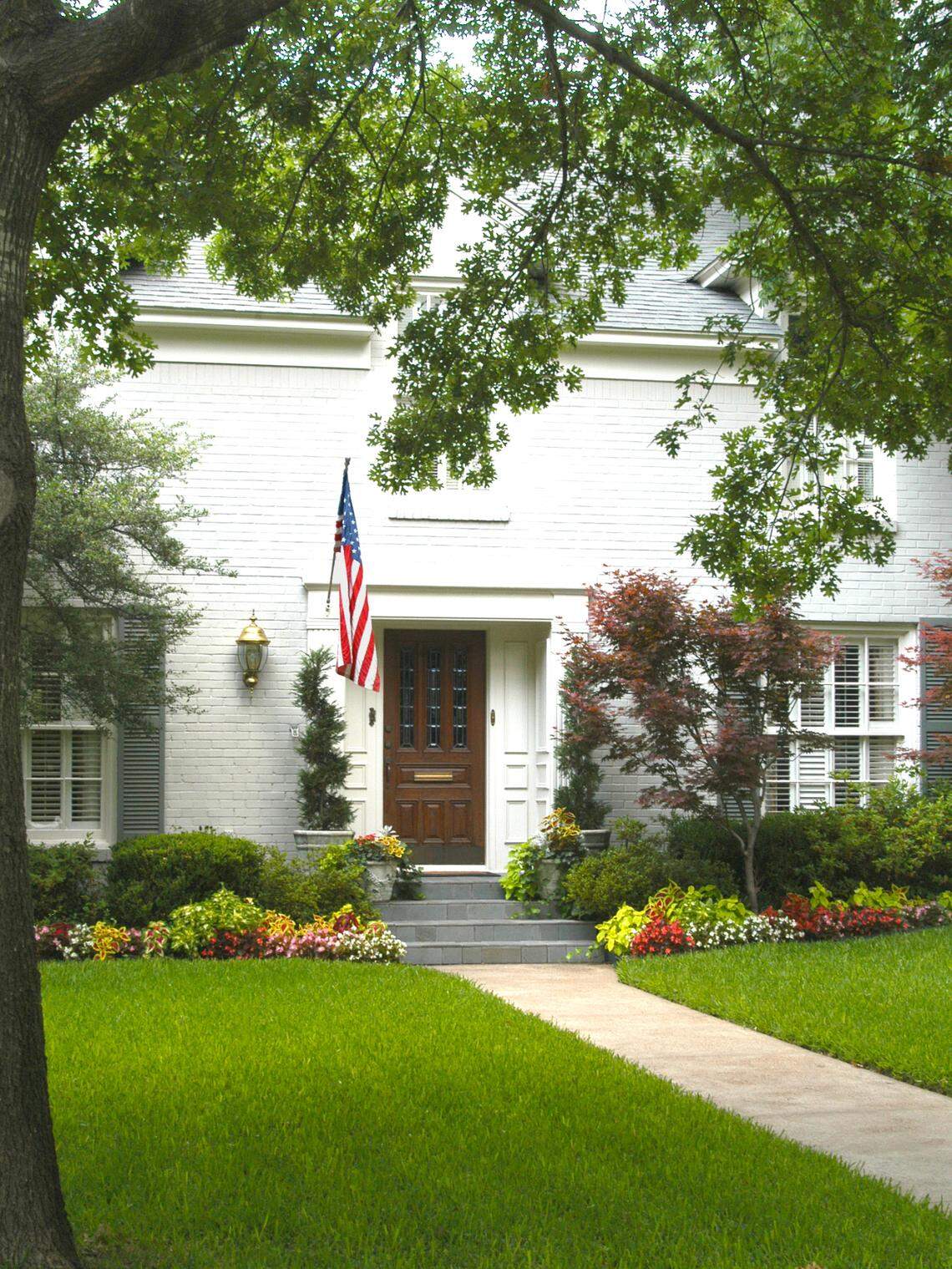 Color accents the entryway of this home, and does so simply.