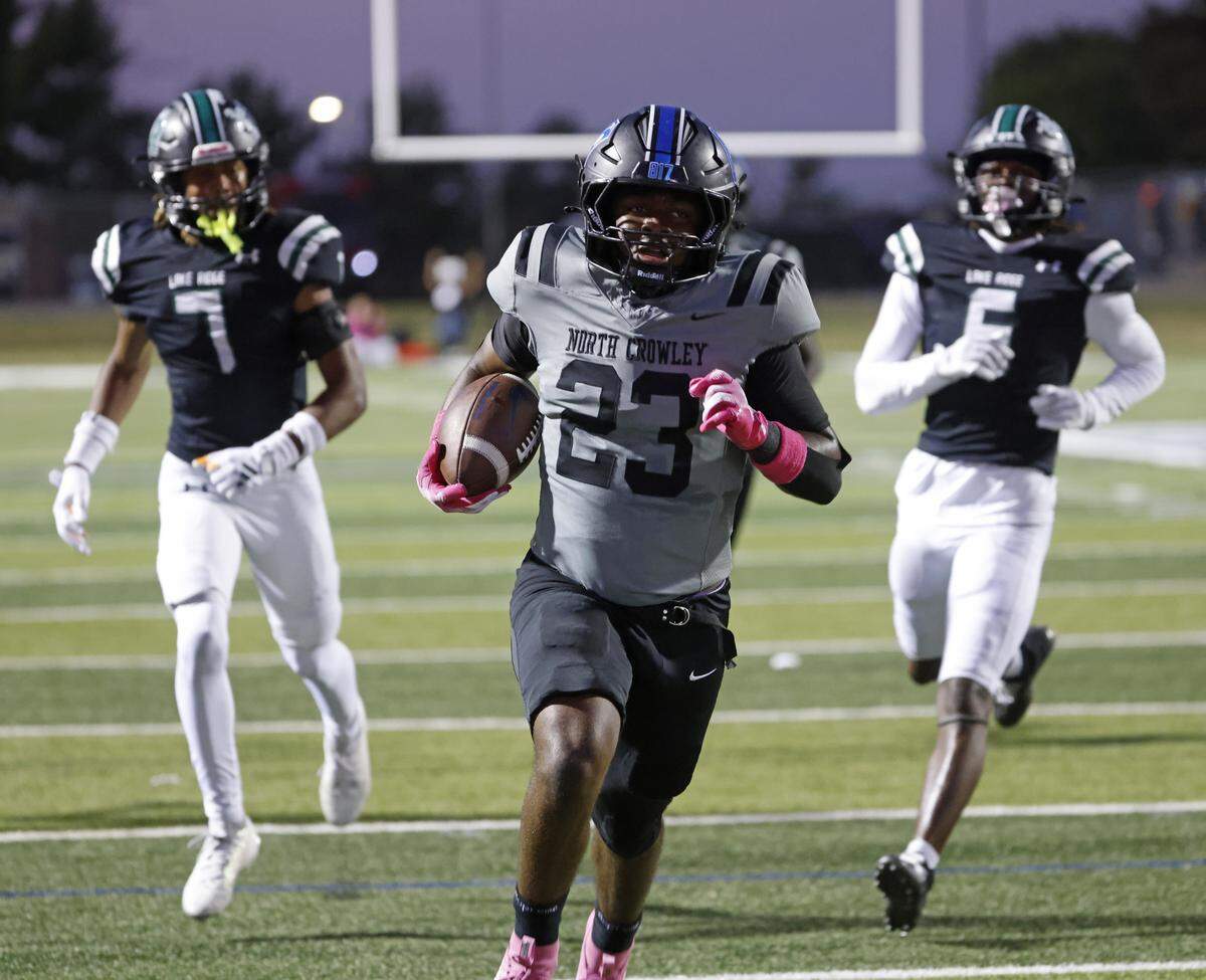 North Crowley running back Kiante Ingram heads to the end zone during the first half against Lake Ridge on Oct. 9 at Vernon Newsom Stadium in Mansfield.