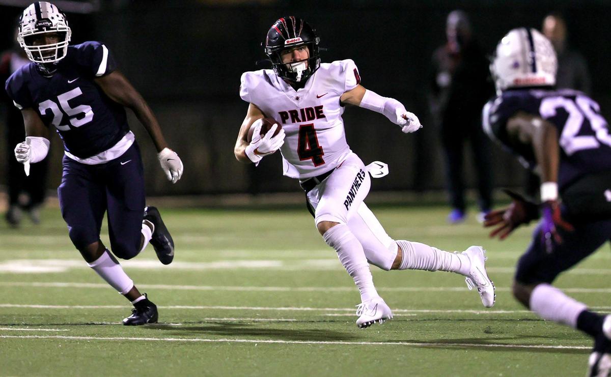 Colleyville Heritage receiver Hogan Wasson (4) looks for room to run after making a reception against Richland during the first half of a high school football game, October 23, 2020 played at the Birdville ISD Fine Arts/Athletics Complex in North Richland Hills, Tx. (Steve Nurenberg Special to the Star-Telegram)