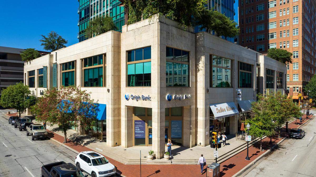 The mixed-use property at 500 Throckmorton St. is up for auction. Bidding starts at $5.5 million for the nearly 200,000-square-foot mixed-use space.