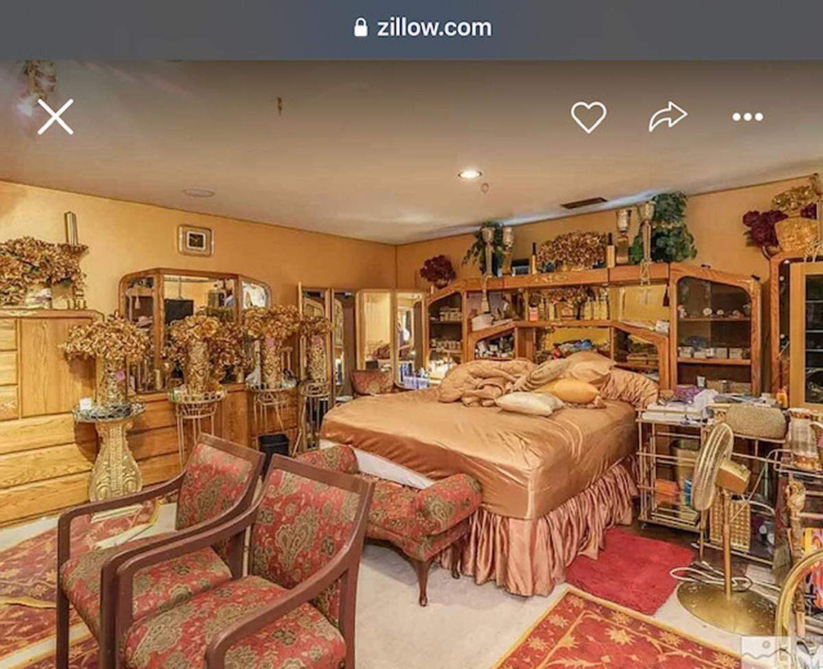 Bedroom side