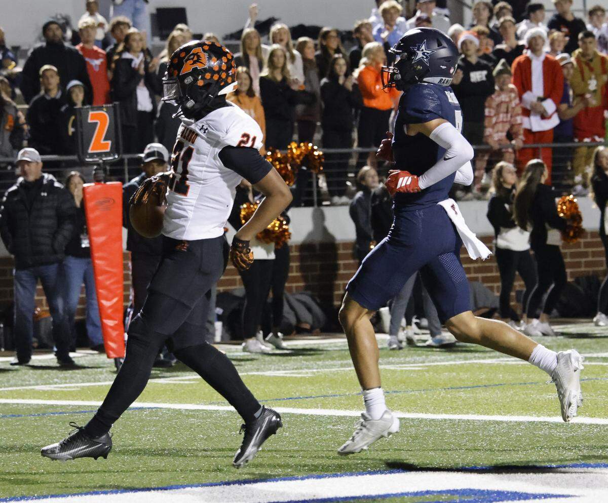Aledo running back Kaden Winkfield (21) steps in for the Bearcats second touchdown against Frisco Lone Star during the first half of a UIL Class 5A Division I Semifinal on Friday Dec. 12, 2025 at Vernon Newsom Stadium in Mansfield, Texas.