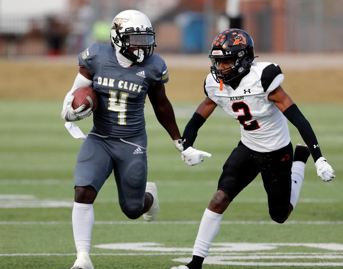South Oak Cliff running back Qualon Farrar (4) outruns Aledo corner back Jaden Allen (2) in the backfield during a high school Class 5A Division 2 Regional football game at Newsom Stadium in Mansfield, Texas, Friday Nov. 26, 2021. South Oak Cliff led 27-14 at the half. (Special to the Star-Telegram Bob Booth)