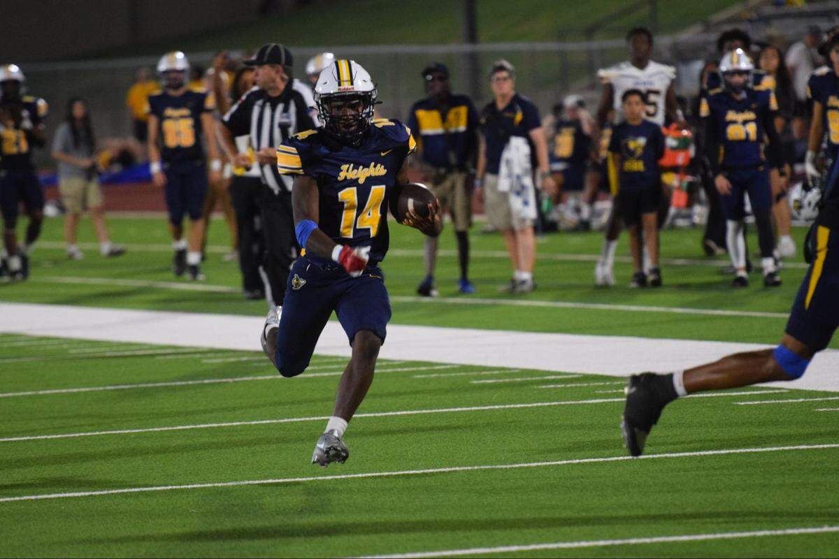 Carmelo Carter (14) runs downfield for the Yellow Jackets during a high school football game against Dallas Pinkston at Clark Stadium in Fort Worth, Texas, Thursday, September 4, 2025. Arlington Heights won 59-0.