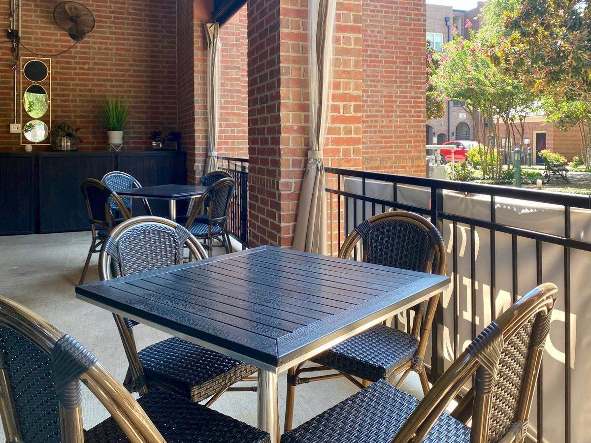 The patio at Mac’s on Main in Grapevine.