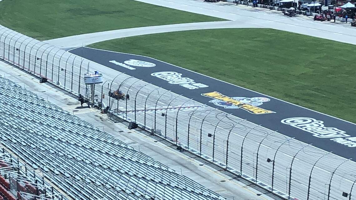 Live updates from the Genesys 300: Defending champ Newgarden starting on the pole