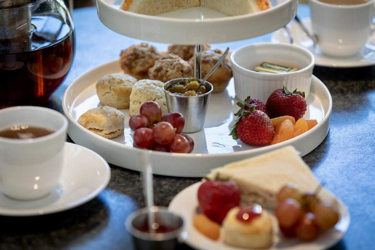 The Kimbell Café has expanded its popular afternoon tea service.