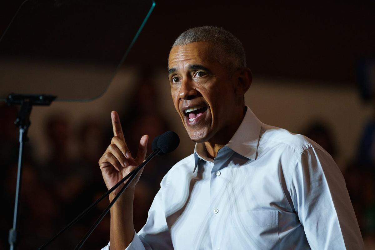 Former President Barack Obama, shown campaigning in 2022 in Arizona, is speaking out about library issues.
