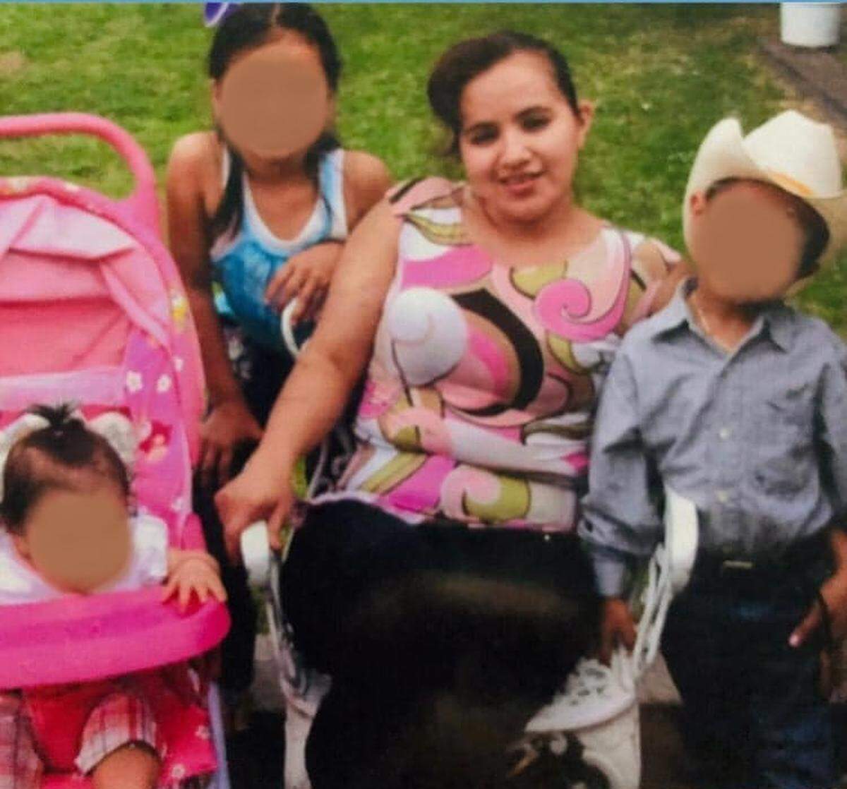 Ilsy Barrios with her three children.