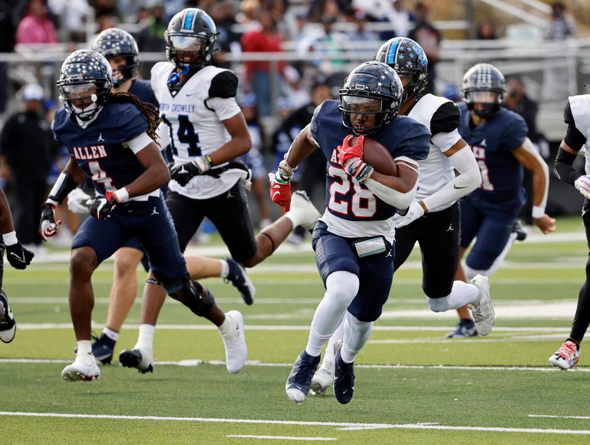 Allen running back Amir McDowell (28) leads everyone downfield for a touchdown during the first half of a UIL Conference 6A Division 1 quarterfinal football playoff game at Dragon Stadium in Southlake, Texas, Saturday, Dec. 02, 2023.