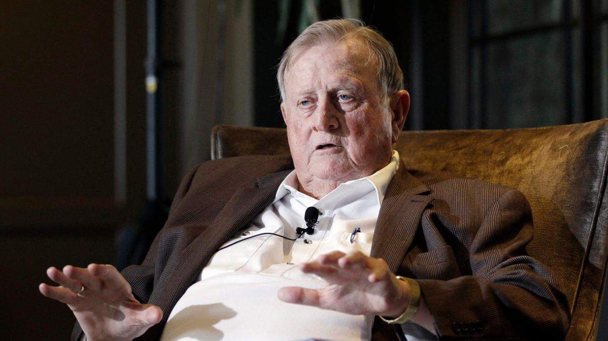 Billy Joe “Red” McCombs, a former owner of two NBA teams, an NFL franchise and longtime Texas businessman, has died at his home in San Antonio, according to a statement from his family on Monday.