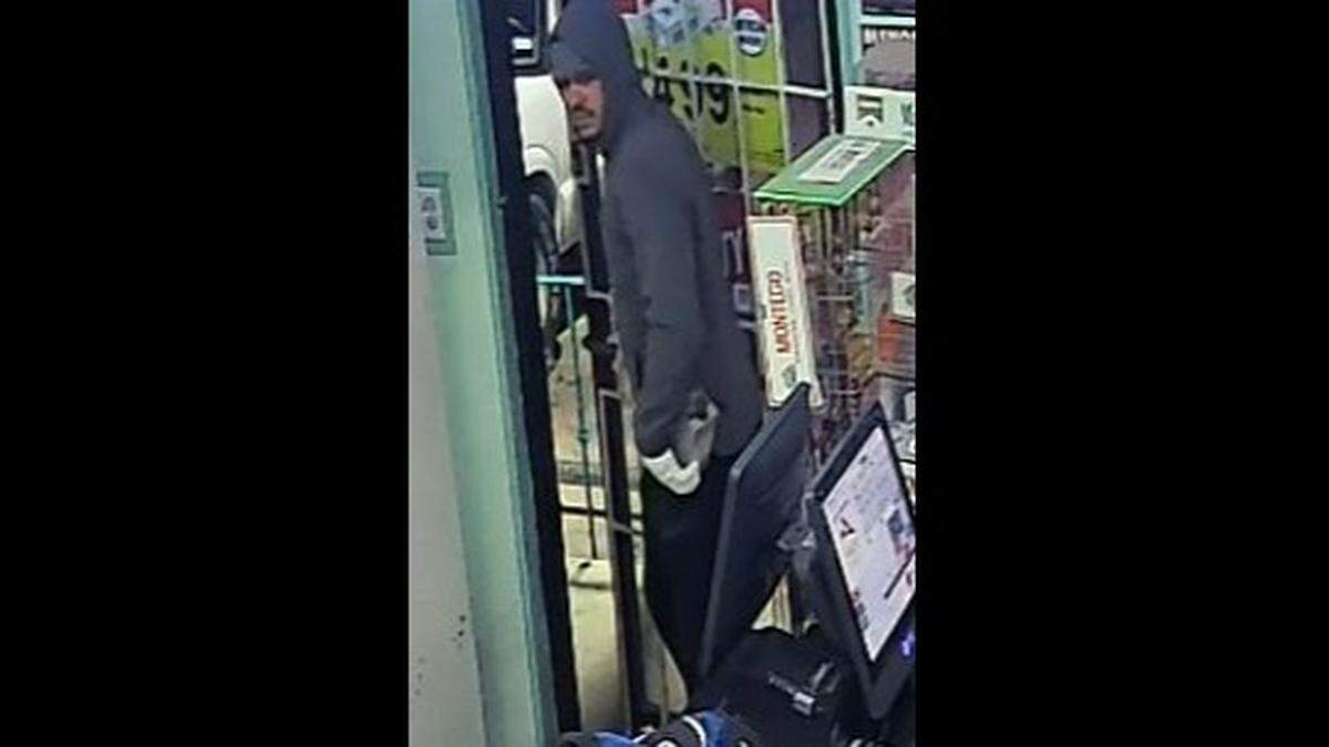 The Tarrant County Sheriff’s Department are seeking for public’s help to find for an armed suspect who has robbed an Azle smoke shop twice.&nbsp;