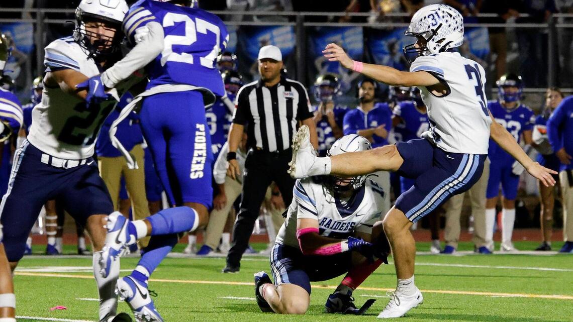 Hurst L.D. Bell helps playoff chances with last second kick in victory over Boswell