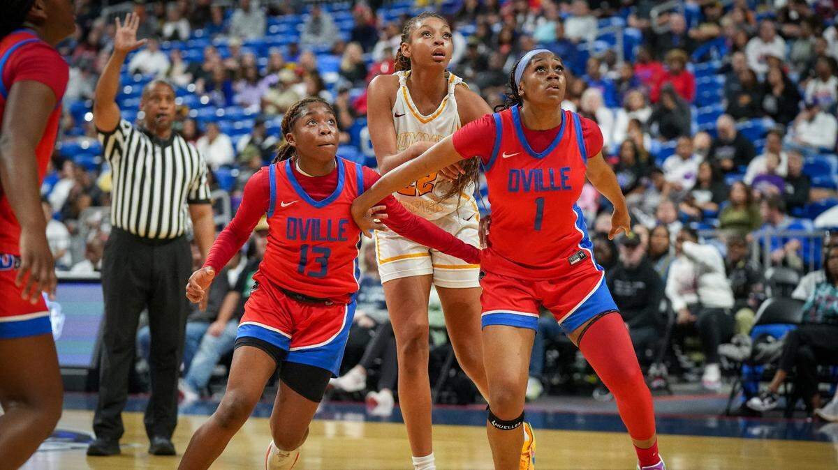 Duncanville’s Mariah Clayton (1) and Samari Holeman (13) block out Houston Summer Creek’s Zachara Perkins (22) in a Class 6A state semifinal on Friday, March 1, 2024 at the Alamodome in San Antonio, Texas. Duncanville defeated Summer Creek 39-31 in overtime.
