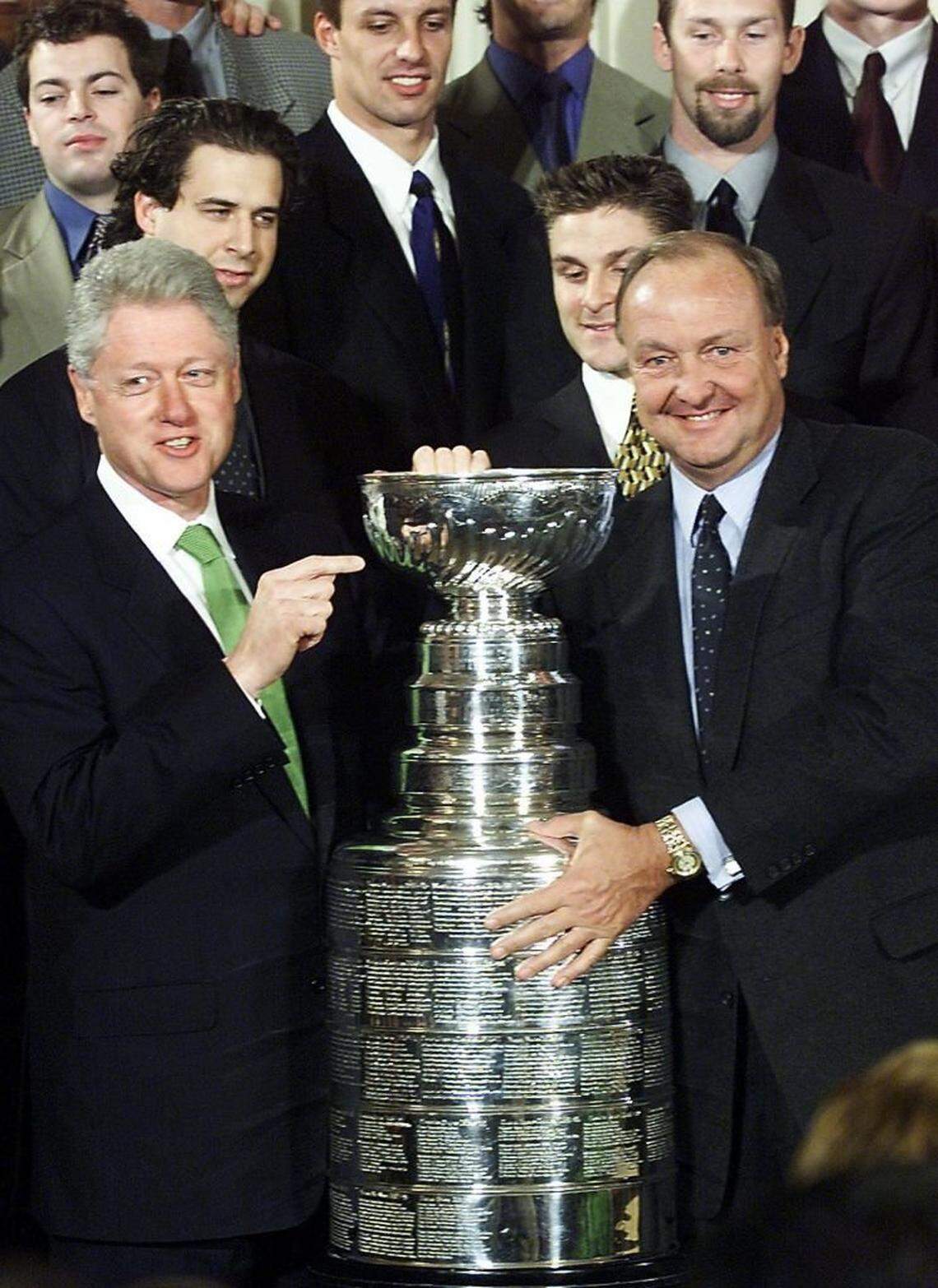 US President Bill Clinton (L) holds the Stanley Cup with National Hockey League Champions Dallas Stars owner Thomas Hicks (R) during a in the East Room of the White House 16 March 2000 in Washington, DC. (ELECTRONIC IMAGE) AFP PHOTO/Tim SLOAN (Photo by TIM SLOAN / AFP) (Photo by TIM SLOAN/AFP via Getty Images)