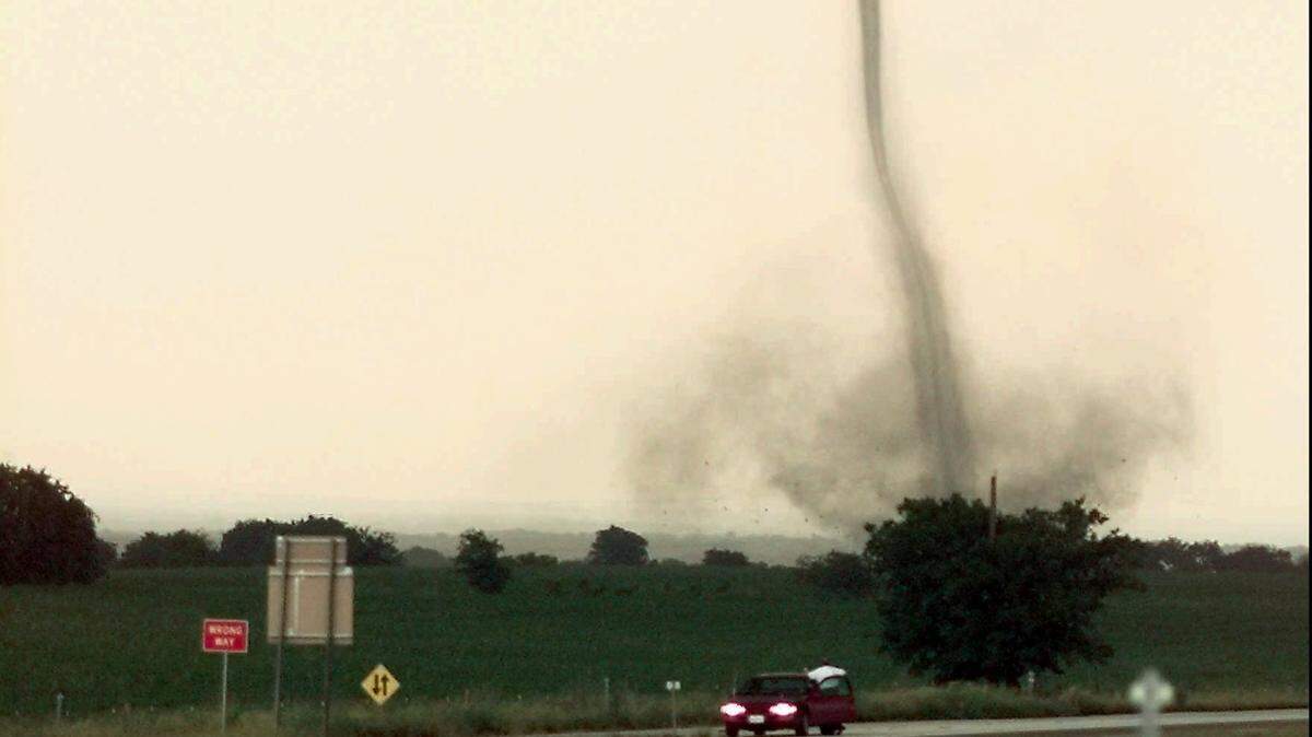 A funnel cloud touches down north of Jarrell, Texas, along Interstate 35 on May 27, 1997. Violent storms ripped throught four Central Texas counties. Some 20 homes in a subdivision in Jarrell were flattened. (AP Photo/Austin American-Statesman, Ted S. Warren)