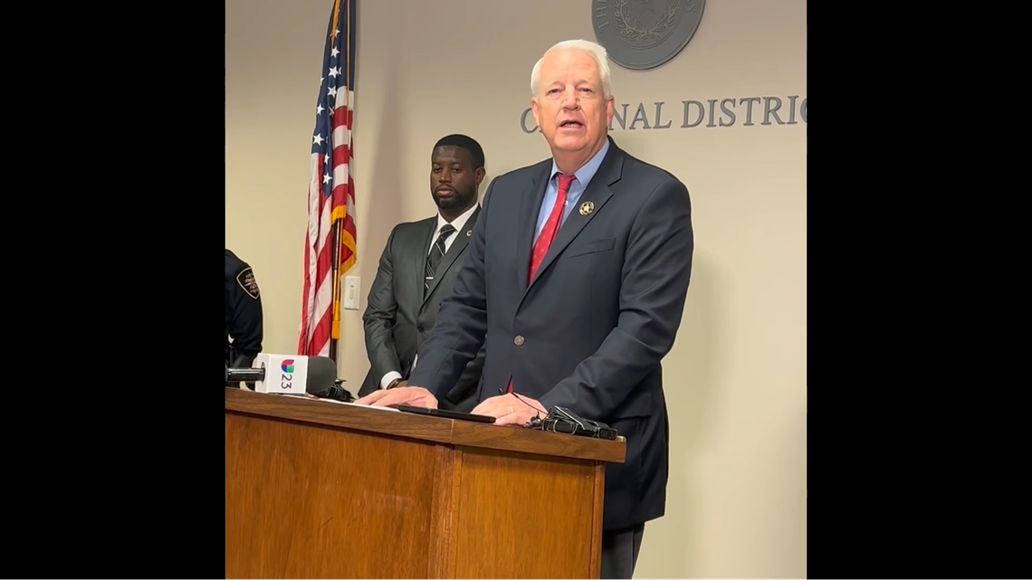 By phone, seniors persuaded to buy gold bars in theft scheme, Tarrant DA says