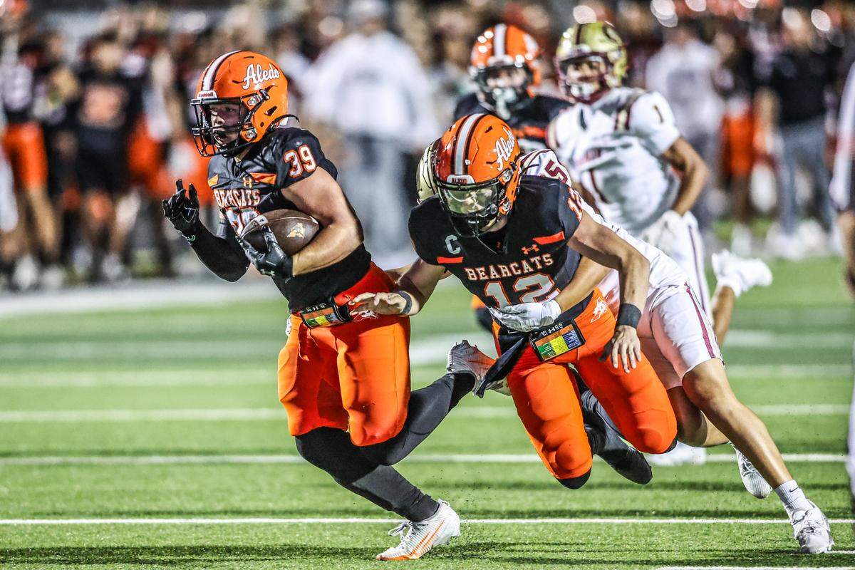 Aledo running back Brady Powell (39) runs the ball against Saginaw in a Class 5A Division I bi-district playoff game on Thursday, November 13, 2025 at Tim Buchanan Stadium in Aledo, Texas.
