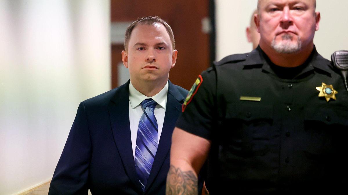 Did Aaron Dean see a gun? Attorneys disagree as trial begins for former Fort Worth officer