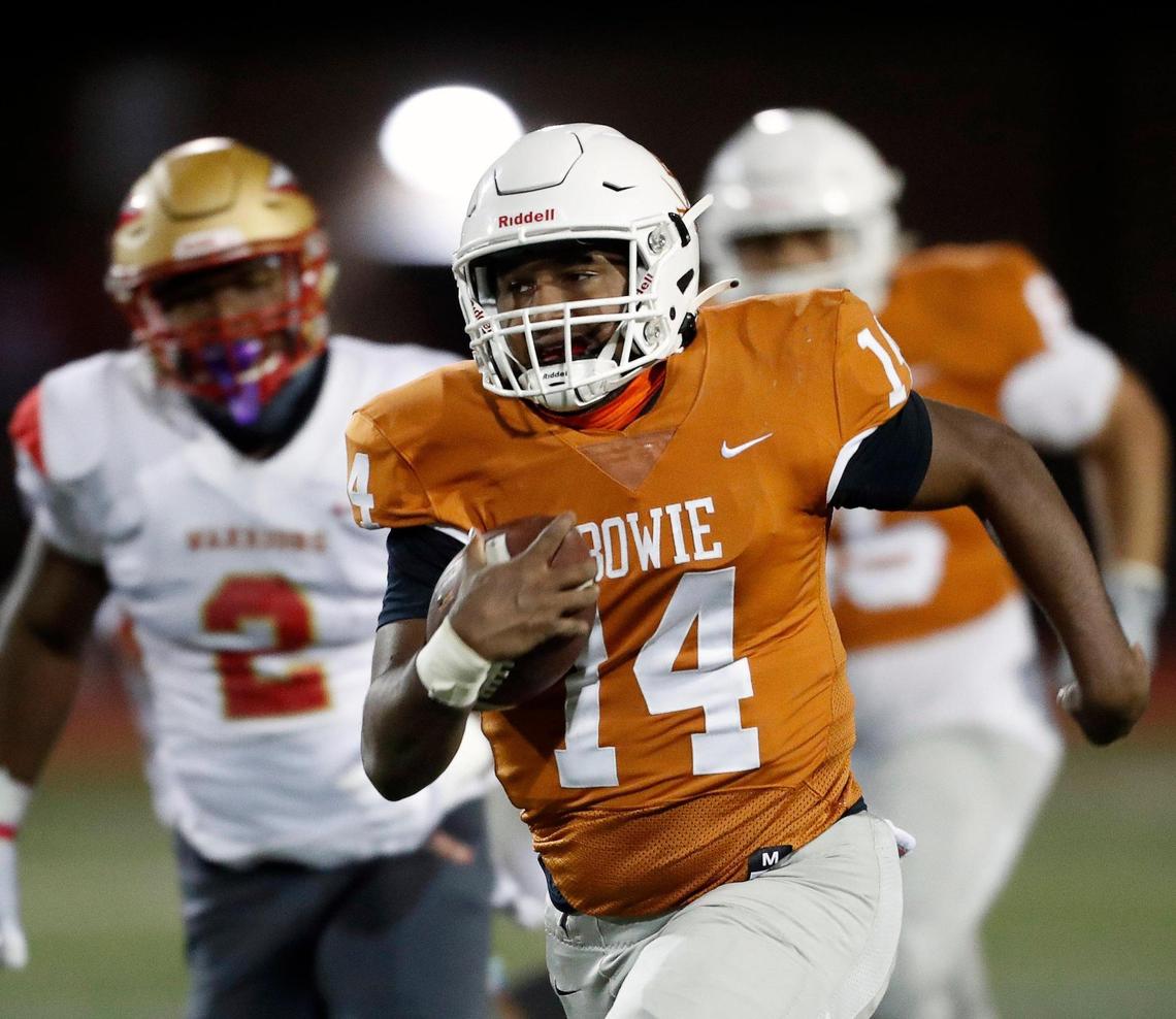 Bowie quarterback Drevonn Ponder (14) goes in for the Volunteers first touchdown during a high school football game at Wilemon Field in Arlington, Texas, Thursday, Oct. 15, 2020. Bowie defeated South Grand Prairie 28-14. (Special to the Star-Telegram Bob Booth)