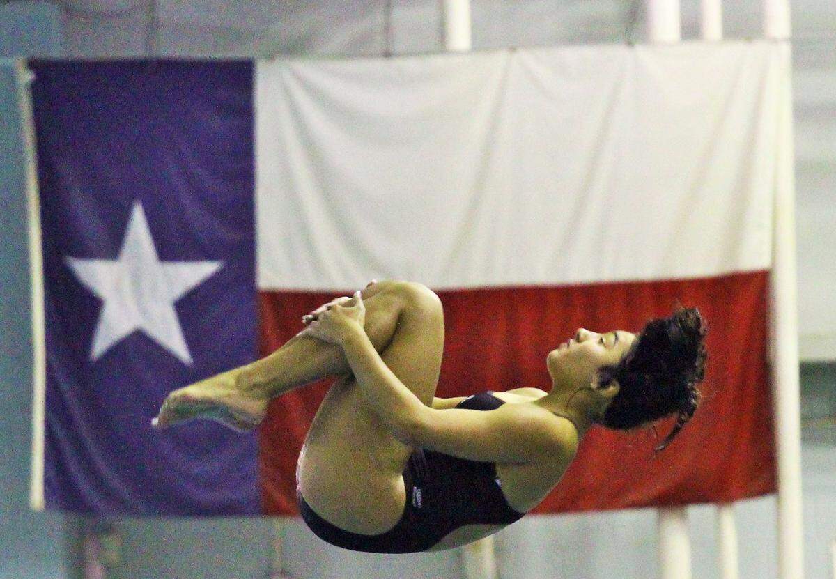 Arlington Martin freshman diver Shaili Guadalupe