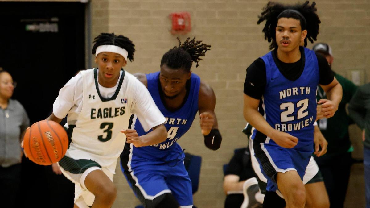 Lakeridge guard Roman Dulin (3) drives down the court during a UIL boys basketball game at Lake Ridge High School in Mansfield, Texas, Friday, Jan. 24, 2025.