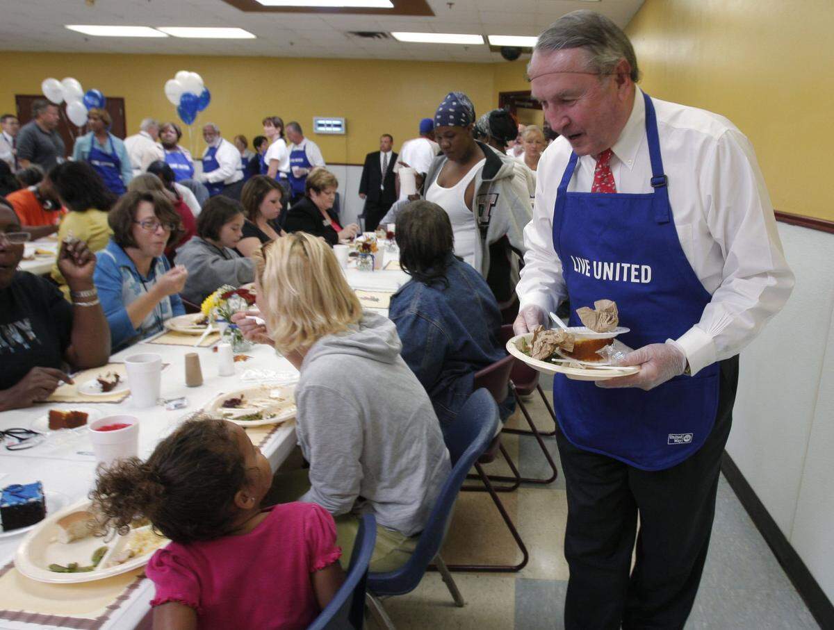 2009: Tim McKinney, president and CEO of Tarrant County United Way, buses tables as members of the board and campaign cabinet kick off the 2009 campaign for donations by serving lunch to clients at the Salvation Army.
