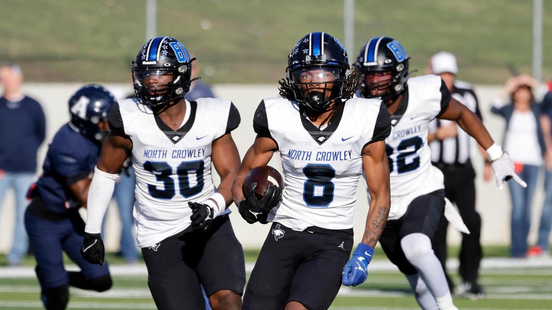 North Crowley running back Ashton Searl (8) is a nominee for Fort Worth-area player of the week.