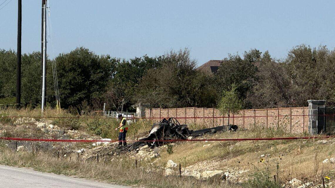 Pilot dies in fiery Fort Worth plane crash near Hicks Airfield, Bonds Ranch Road