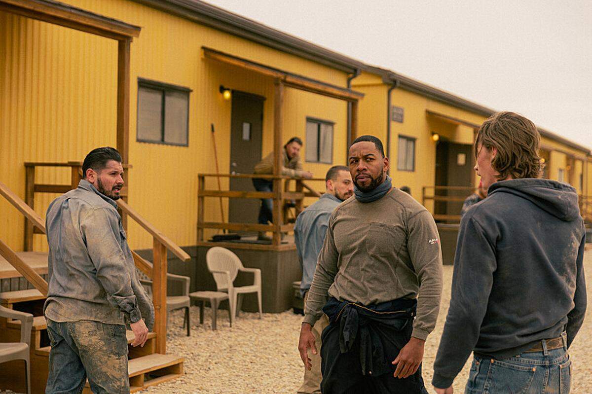 (L-R): Michael Peña as Armando and Mustafa Speaks as Boss in season 1, episode 3 of “Landman” streaming on Paramount+.