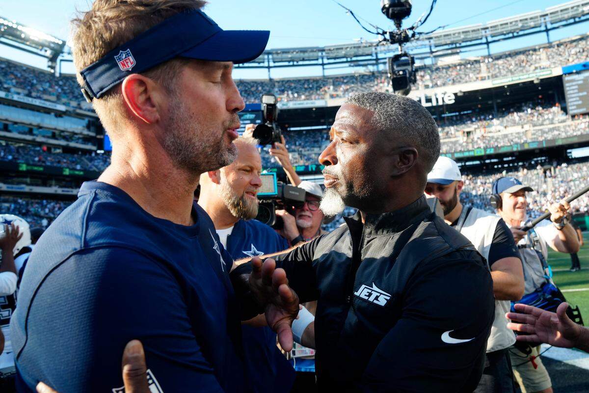 Dallas Cowboys Head Coach, Brian Schottenheimer, and New York Jets Head Coach, Aaron Glenn, greet each other after the game at MetLife Stadium, Sunday, October 5, 2025.